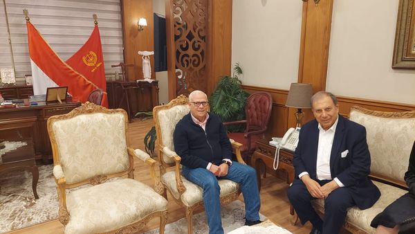 محافظ بورسعيد  يستقبل رئيس مجلس إدارة مجموعة هلنان العالمية للفنادق