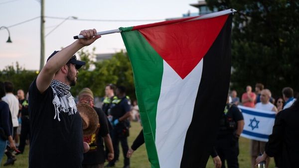 اسطورة مانشستر يدعم سكان غزة