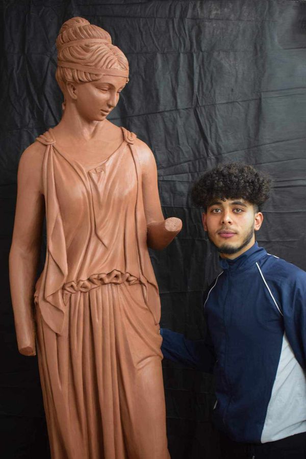 تمثال المرأة الرومانية 