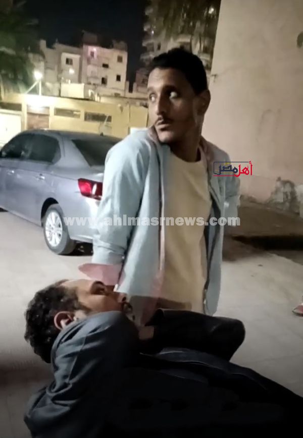 إعتداء العاملين بمعرض هلا رمضان علي مواطن بسبب كيلو سكر