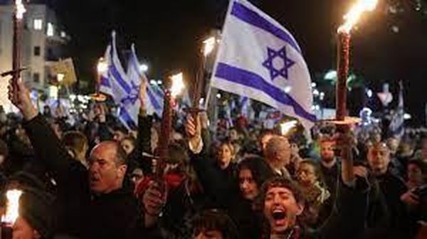 اشتباكات في تل أبيب تطالب برحيل نتنياهو
