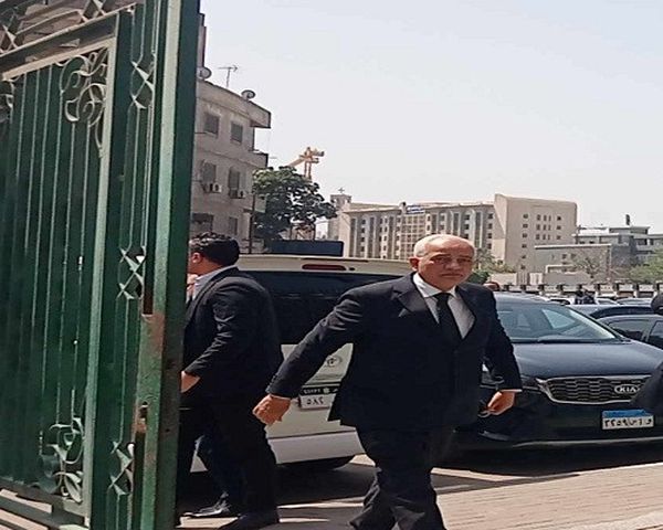 رضا حجازي يشارك في جنازة شقيق وزير التعليم العالي بمسجد النور بالعباسية