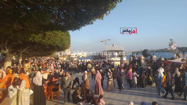 إقبال كبير من المواطنين على الحدائق العامة بكفر الشيخ ثالث أيام العيد 
