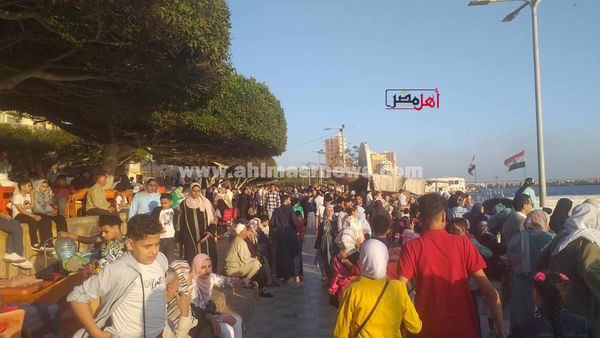 إقبال كبير من المواطنين على الحدائق العامة بكفر الشيخ ثالث أيام العيد 