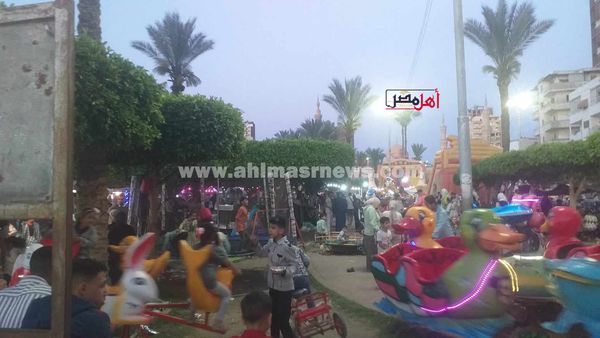 احتفالات المواطنين بعيد الفطر في الحدائق العامة بكفر الشيخ 