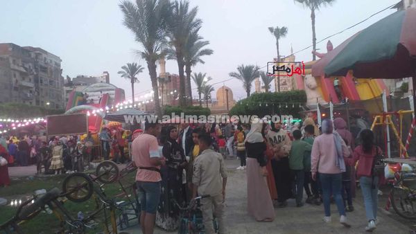 احتفالات المواطنين بعيد الفطر في الحدائق العامة بكفر الشيخ 