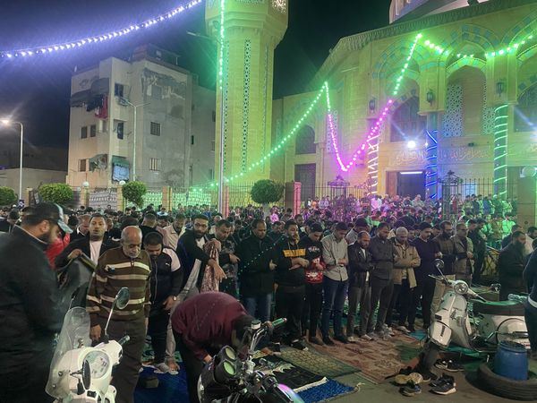 تشييع جثمان طالبين و سيدة دهستهم سيارة طائشة  من مسجد الحسين ببورسعيد