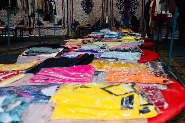   توزع 1800  قطعة ملابس جديدة على الأهالى بالمعرض الخيرى للملابس ببنى سويف  