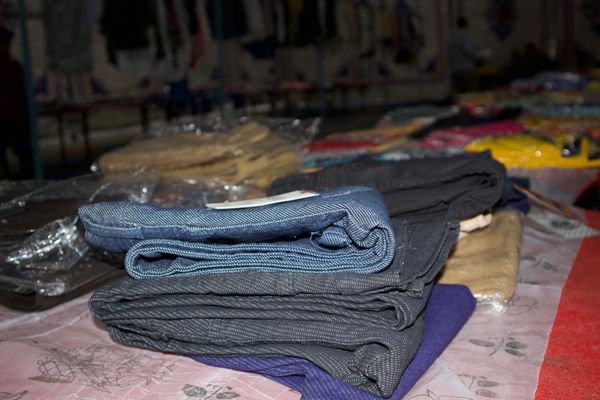   توزع 1800  قطعة ملابس جديدة على الأهالى بالمعرض الخيرى للملابس ببنى سويف  