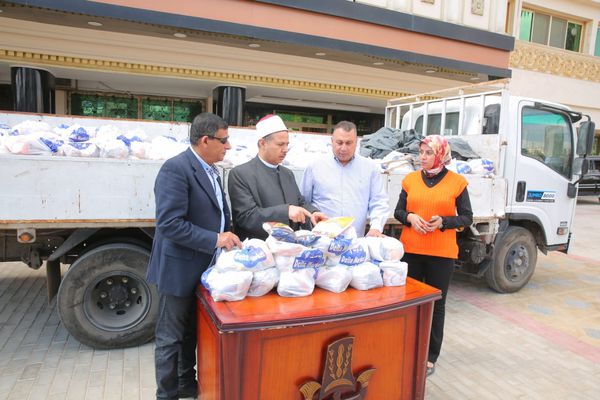 توزيع 1000 شنطة رمضان على الأسر الأولى بالرعاية بكفر الشيخ