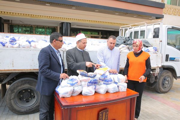 توزيع 1000 شنطة رمضان على الأسر الأولى بالرعاية بكفر الشيخ
