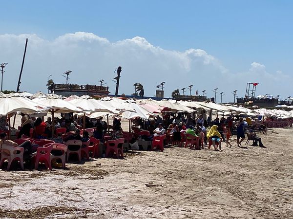 اقبال المواطنين على شاطىء بورسعيد 