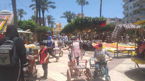 إقبال الأطفال على تأجير الدراجات ثاني أيام العيد 