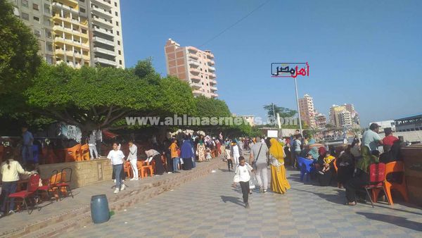 إقبال المواطنين على الحدائق رابع أيام العيد 
