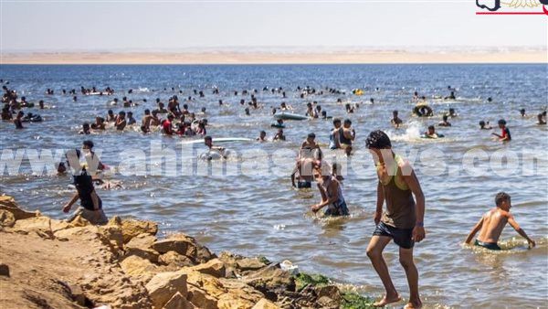 إقبال المواطنين علي شواطئ الفيوم