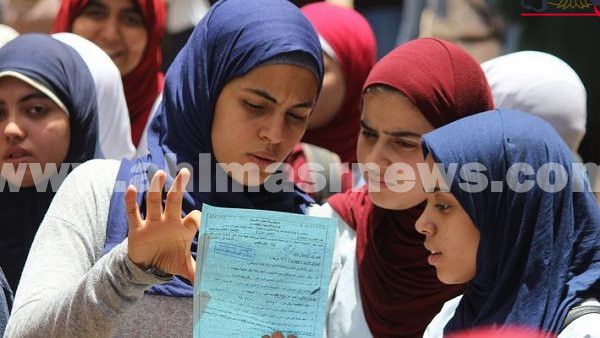 توافد طلاب الثانوية العامة بالفيوم 