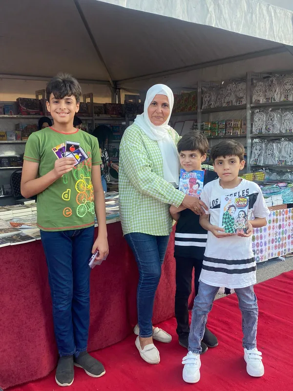ثلاثة أطفال أشقاء بمعرض الكتاب بمحافظة بورسعيد 