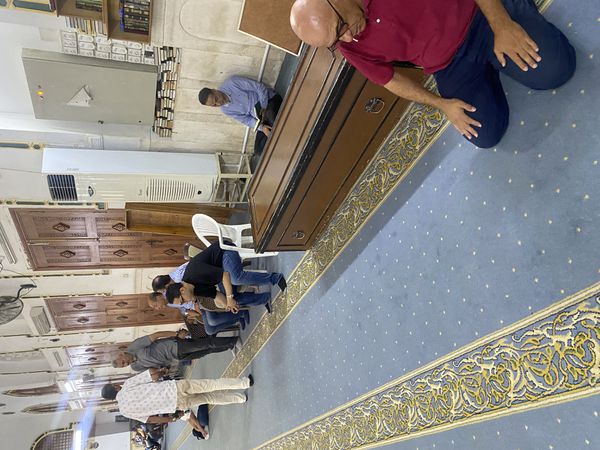 جثمان والدة محمد شردى بمسجد مريم القطرية 