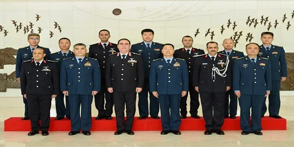 قائد القوات الجوية يلتقى نظيره الصيني