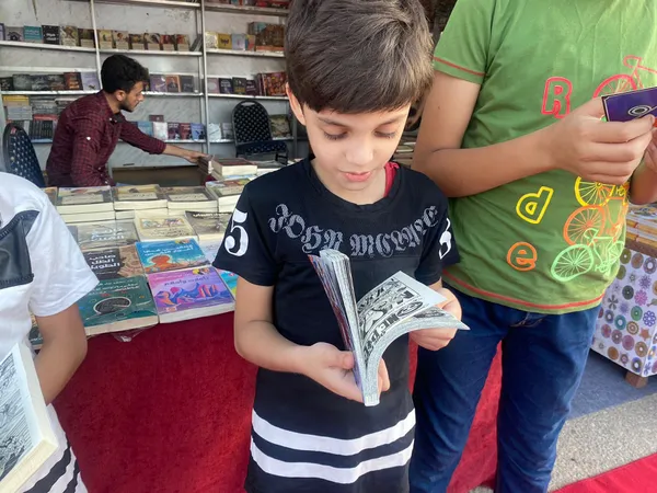 ياسين يعشق القراءة 
