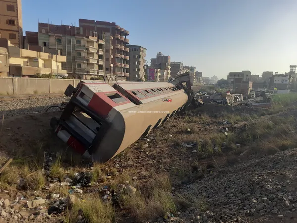 صور بقايا حادث تصادم قطاري الزقازيق 