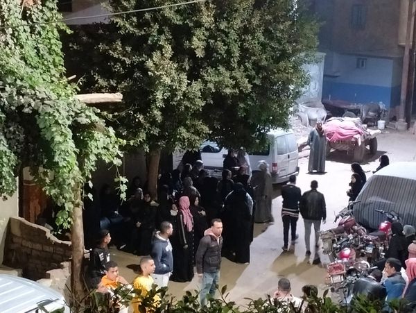 صلاة جنازة عامل دليفري ضحية حادث نجل الشيف الشربيني 