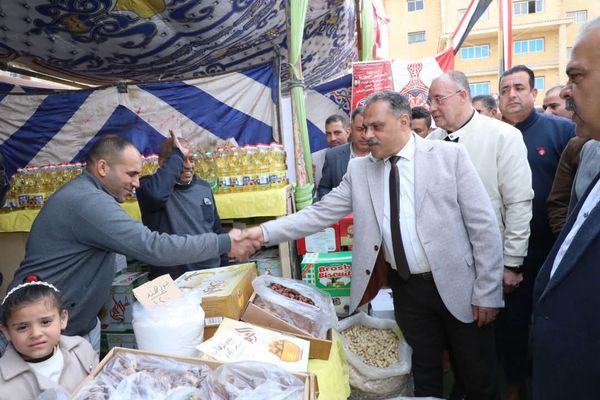 محافظ الشرقية يفتتح معرض أهلا رمضان بصان الحجر