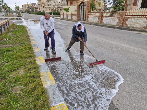 مسح مياه الأمطار من شوارع مدينة مصيف بلطيم 