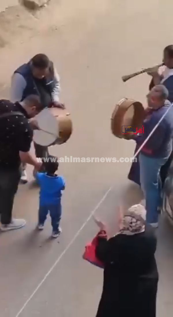 بالطبل والمزمار اول يوم حضانه 