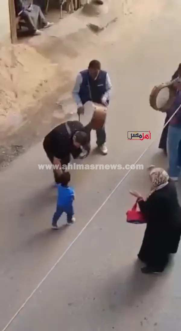 بالطبل والمزمار اول يوم حضانه 