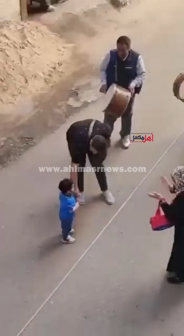 بالطبل والمزمار اول يوم حضانه 