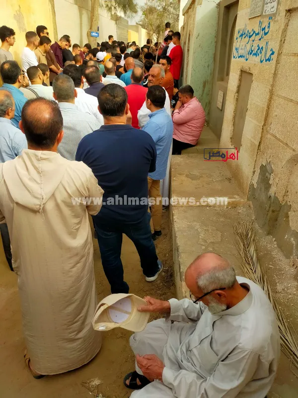 جانب من تشييع الجثمان 