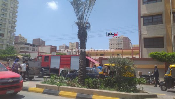 جانب من عملية إخماد الحريق 