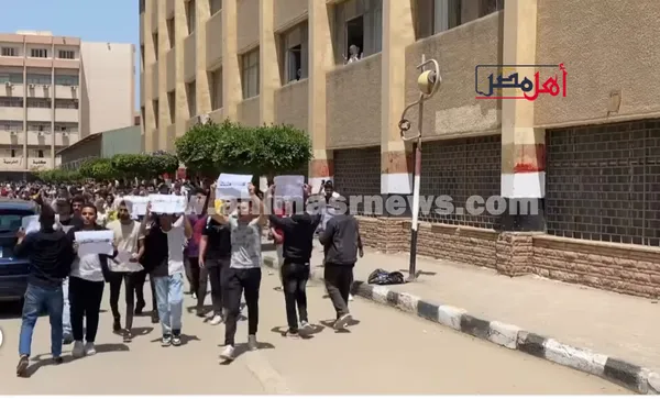 جانب من مظاهرة طلاب جامعة الزقازيق 