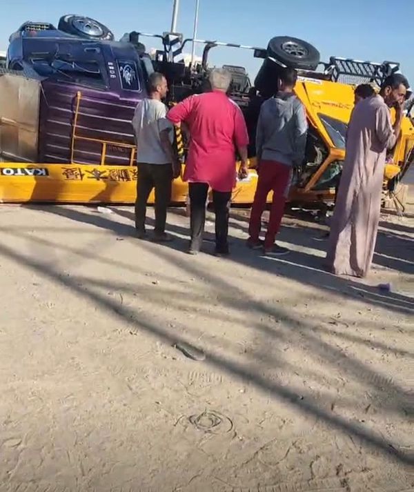 حادث انقلاب سيارة وأعلاها ونش