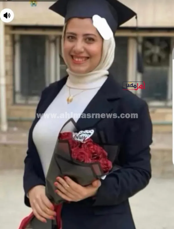 طالبة علوم الزقازيق 