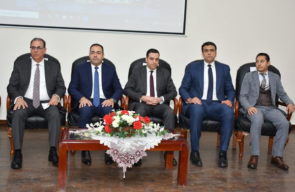 مش هتلاقي الدولار واليورو في الشارع.. نائب وزير الخارجية يحذر الشباب من مخاطر الهجرة غير الشرعية