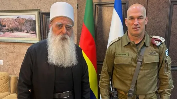 موفق طريف مع جنرال في القيادة العسكرية الإسرائيلية