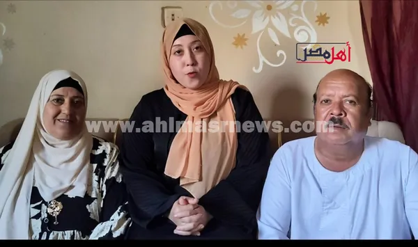هويدا الجبالى وزوجها وابنتهما