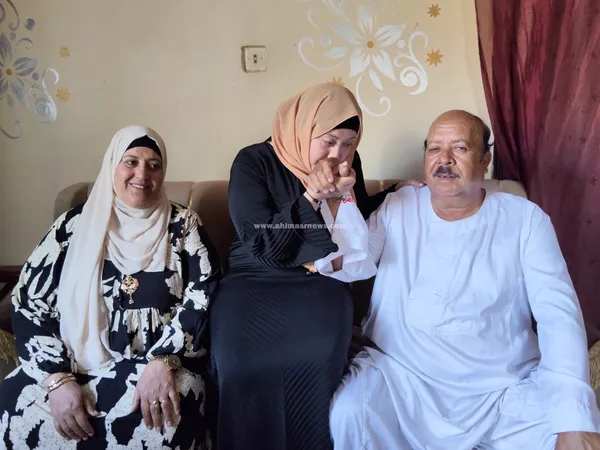 هويدا الجبالى وزوجها وابنتهما