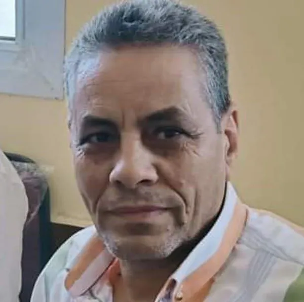 أحمد عبدالحي معلم اللغة العربية بالإسماعيلية 
