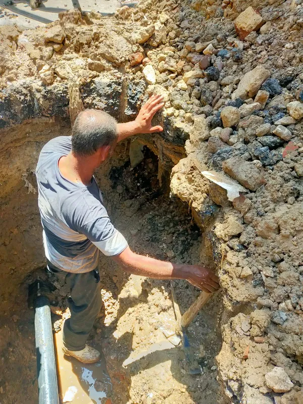 أعمال إصلاح هبوط أرضي في منطقتين بالإسكندرية 