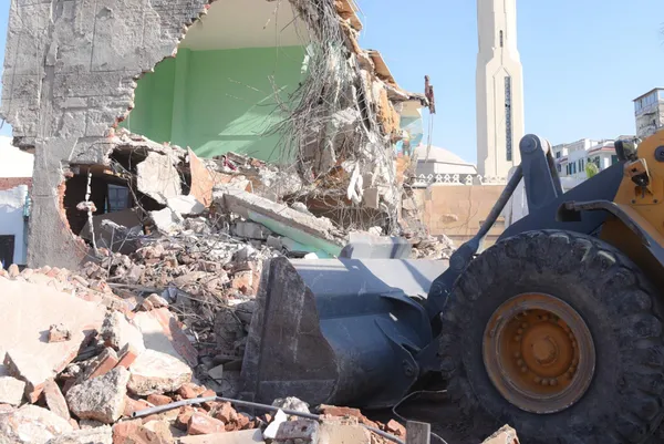 إزالة التعديات على منطقة قلعة قايتباي