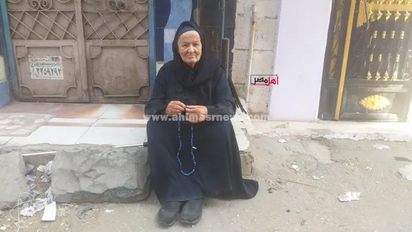 الحاجة لطيفة، جدة إحدى طالبات الثانوية العامة بكفر الشيخ 