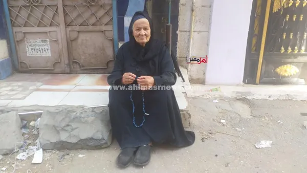 الحاجة لطيفة، جدة إحدى طالبات الثانوية العامة بكفر الشيخ 