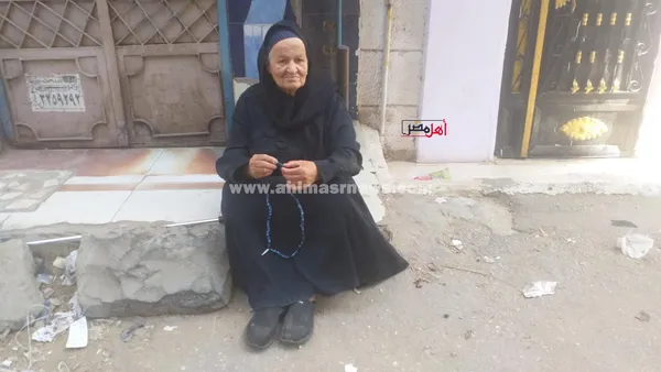 الحاجة لطيفة، جدة إحدى طالبات الثانوية العامة بكفر الشيخ 