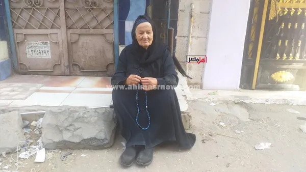 الحاجة لطيفة، جدة إحدى طالبات الثانوية العامة بكفر الشيخ 