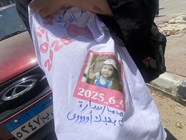بحبك اوى ماما سارة