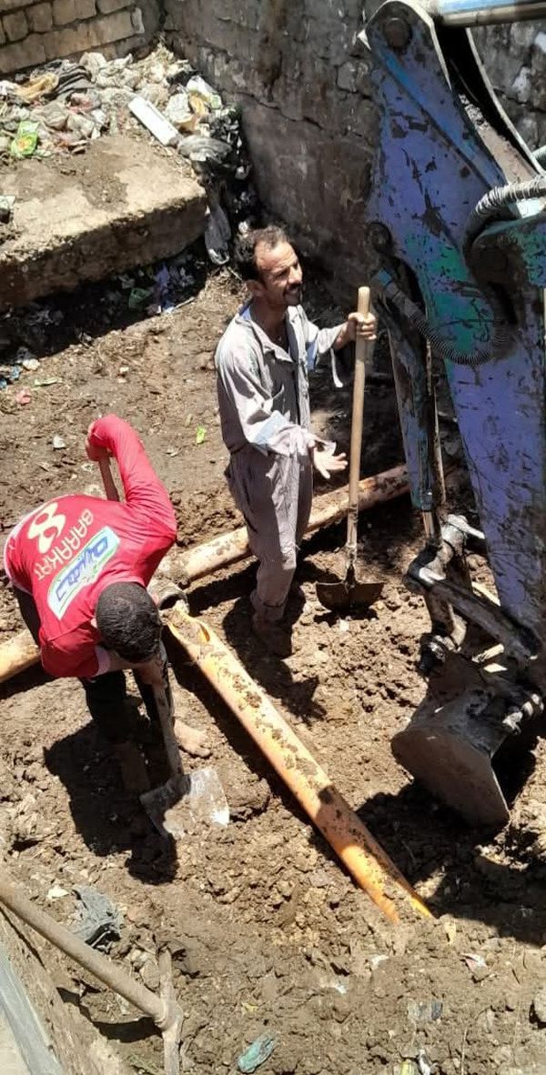 جانب من إصلاح الماسورة