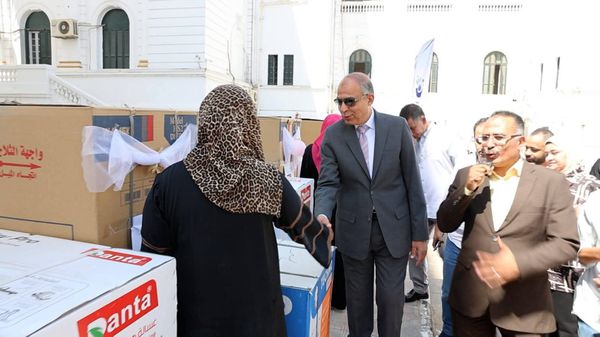 جانب من توزيع الجهاز 